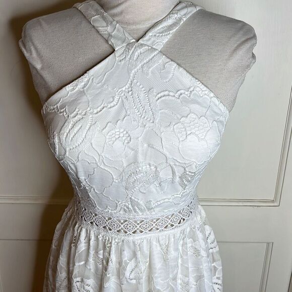 Francesca’s White Lace Halter Summer mini dress Size Medium - Picture 4 of 7